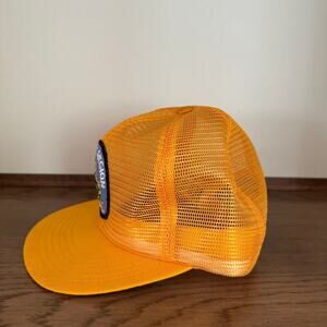 VTG never worn Chicago yellow trucker hat